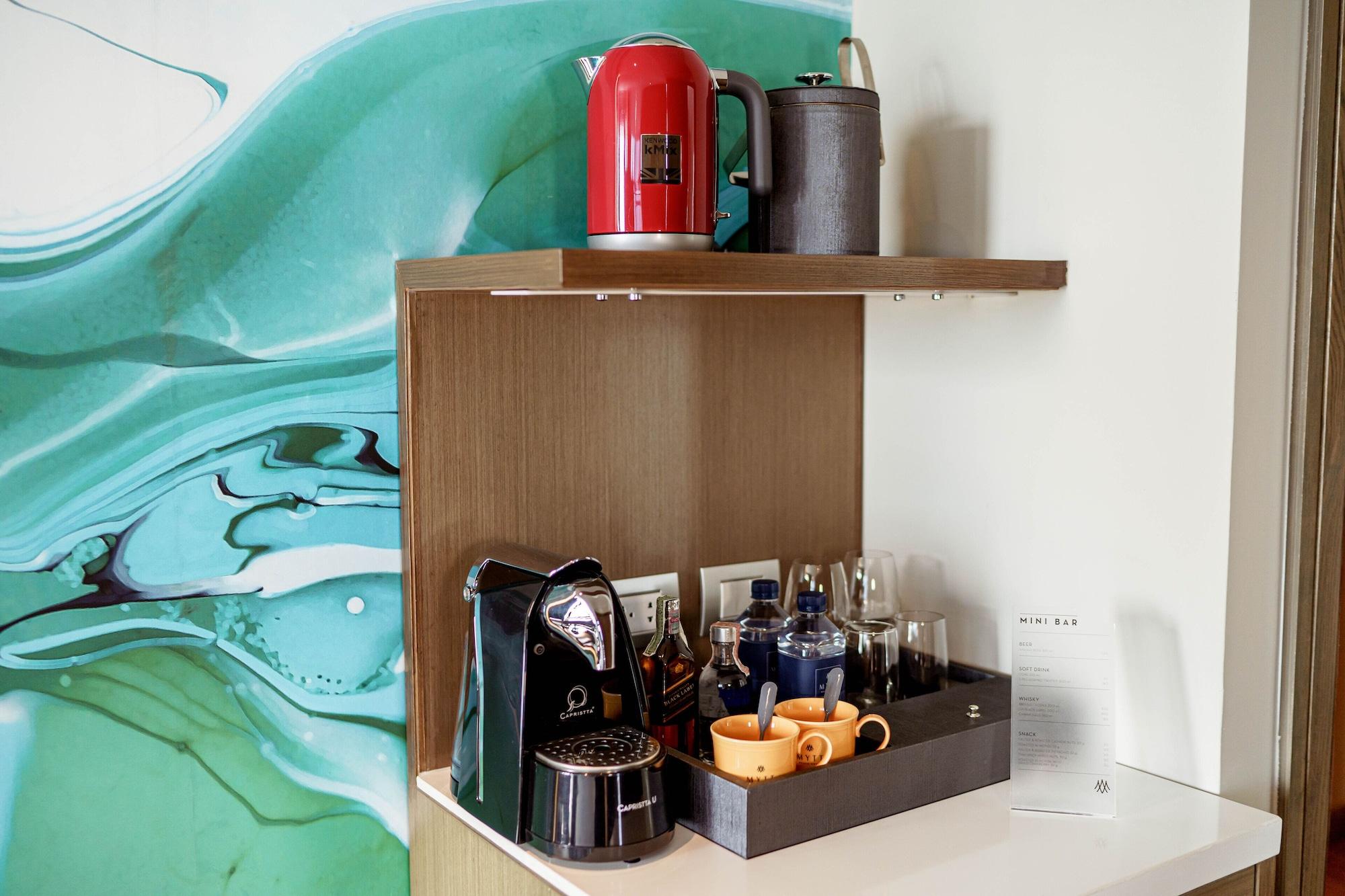 Mytt Hotel Pattaya - Sha Extra Plus Εξωτερικό φωτογραφία A coffee station in a hotel room