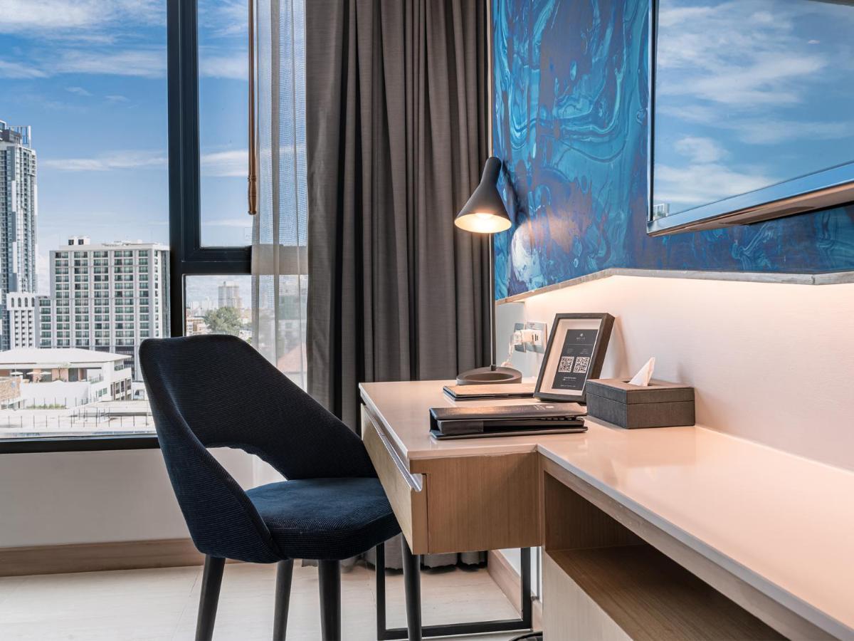 Mytt Hotel Pattaya - Sha Extra Plus Εξωτερικό φωτογραφία A work desk in a hotel room