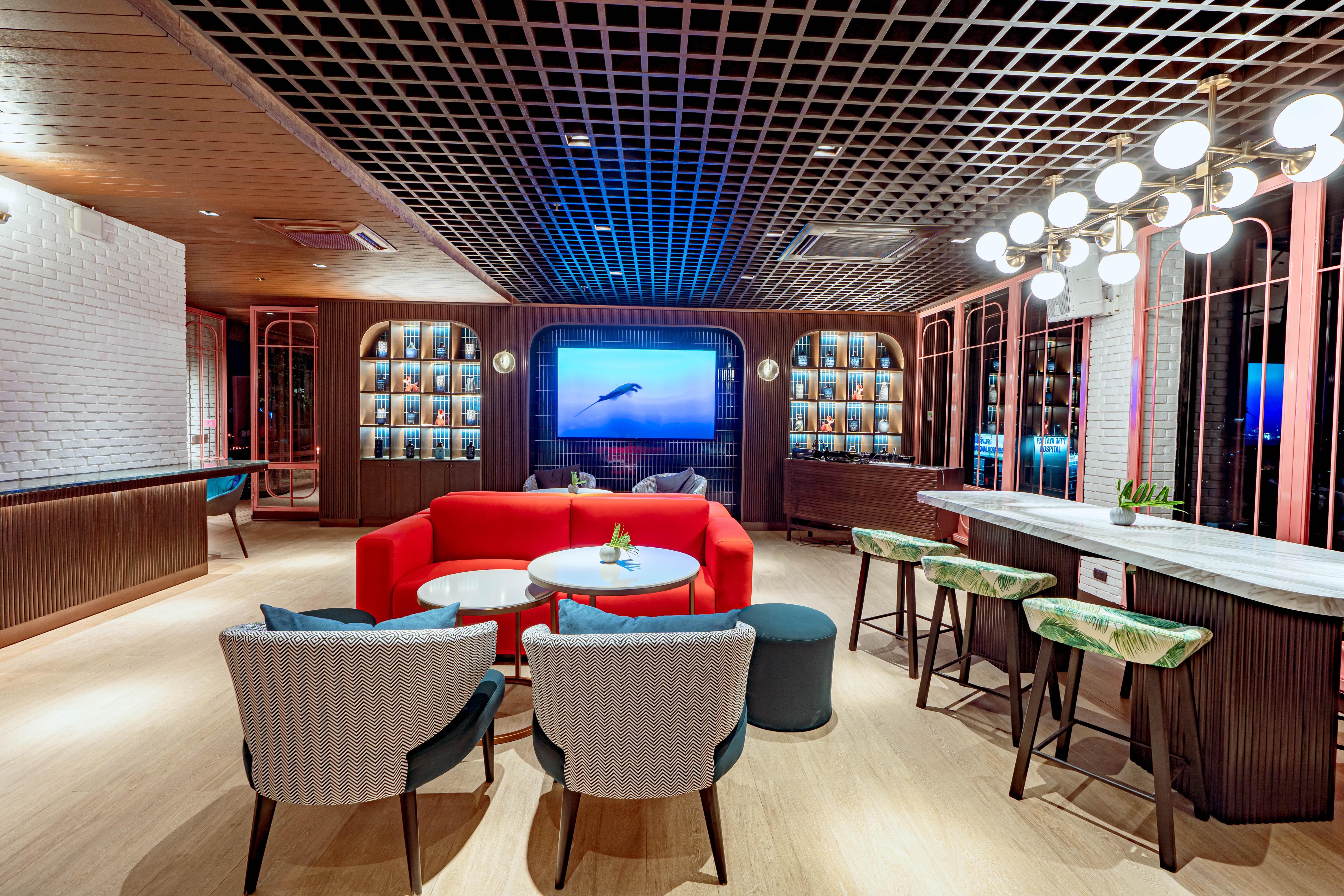 Mytt Hotel Pattaya - Sha Extra Plus Εξωτερικό φωτογραφία The lounge at KLIA