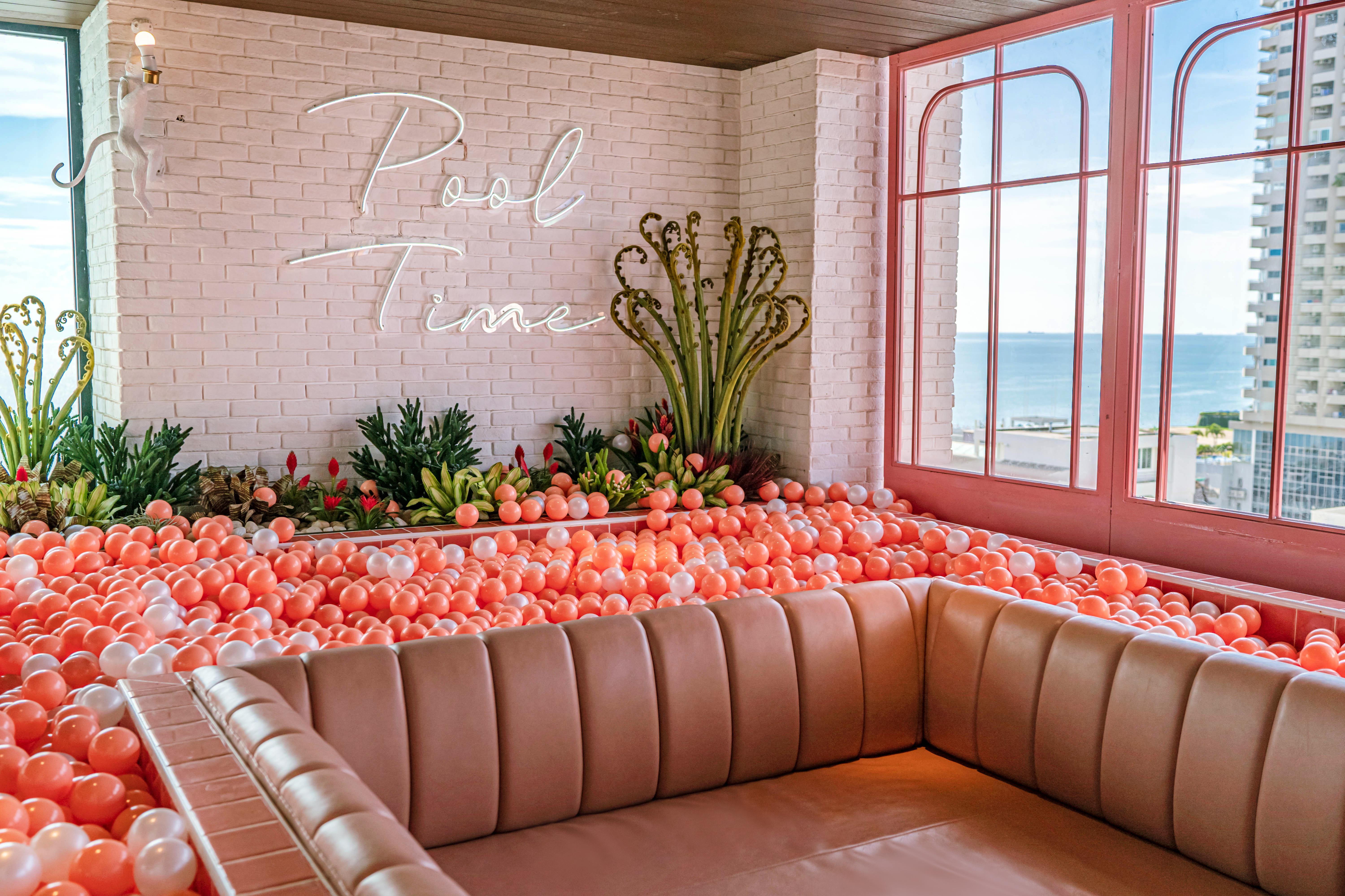 Mytt Hotel Pattaya - Sha Extra Plus Εξωτερικό φωτογραφία Ball pit at the pool