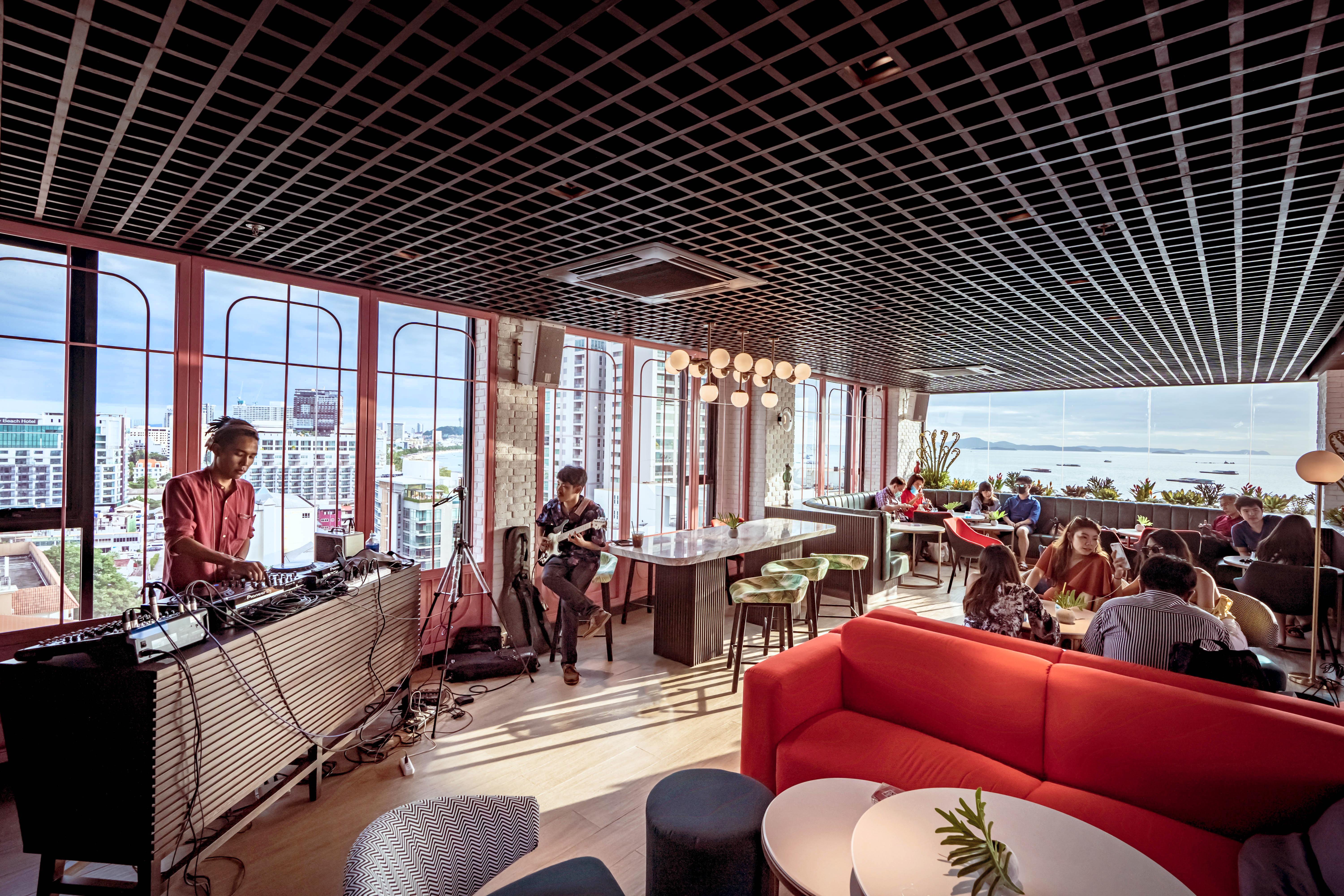 Mytt Hotel Pattaya - Sha Extra Plus Εξωτερικό φωτογραφία The Sky Bar