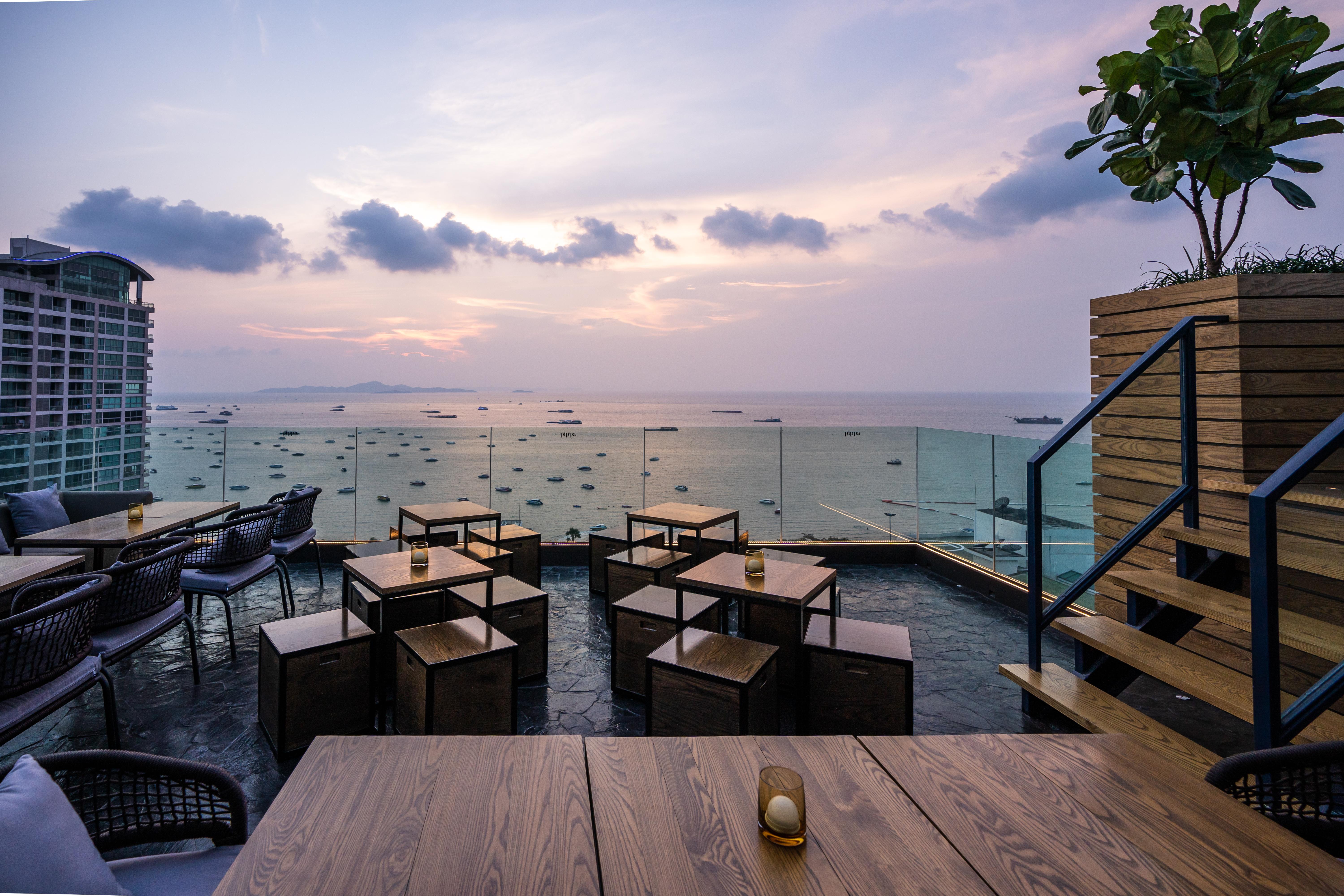 Mytt Hotel Pattaya - Sha Extra Plus Εξωτερικό φωτογραφία View from the rooftop bar