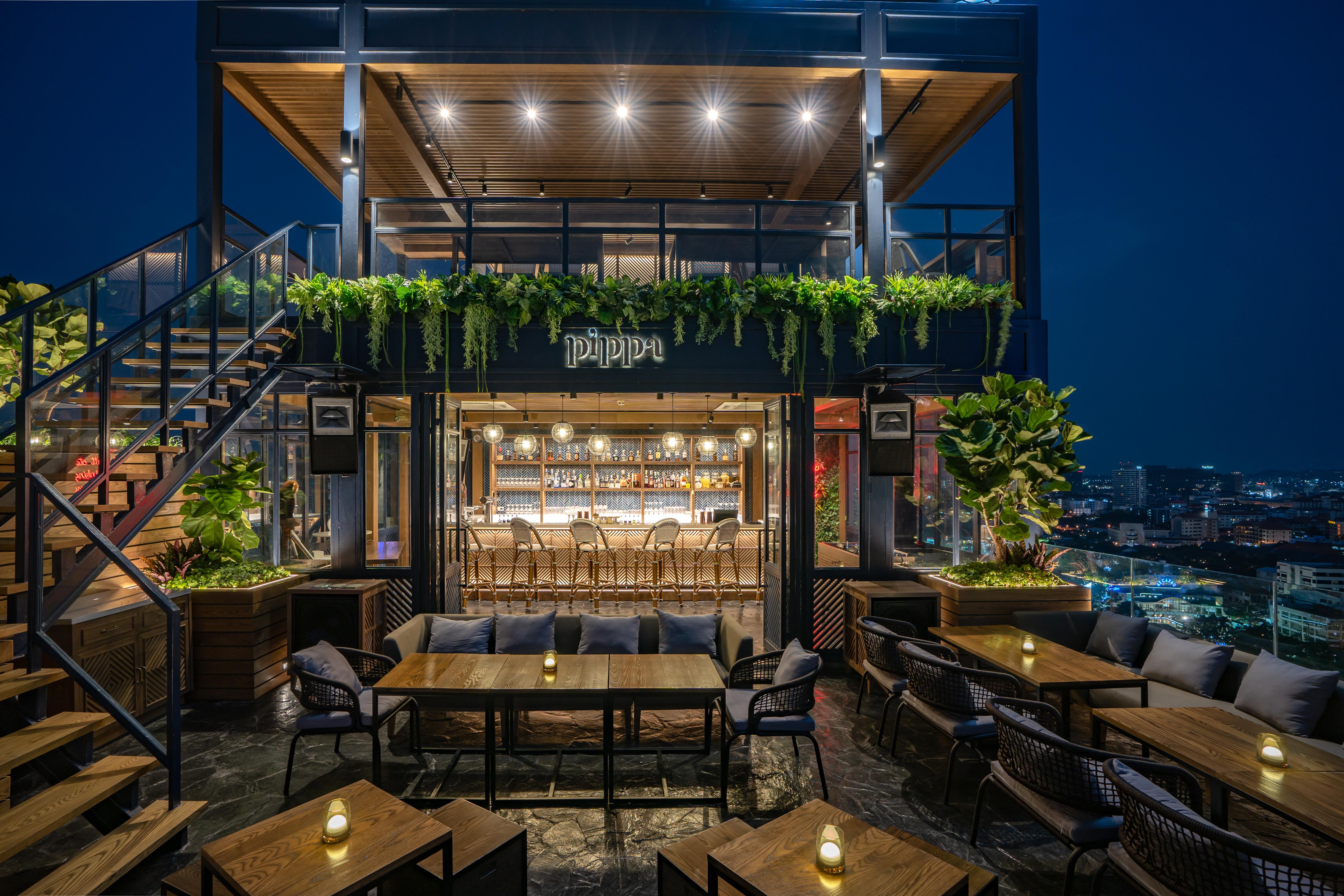 Mytt Hotel Pattaya - Sha Extra Plus Εξωτερικό φωτογραφία The bar at night